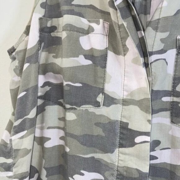 BELLA DAHL Camo Sleeveless Top with Collar Green and White - Size XS - EUC - Picture 9 of 9